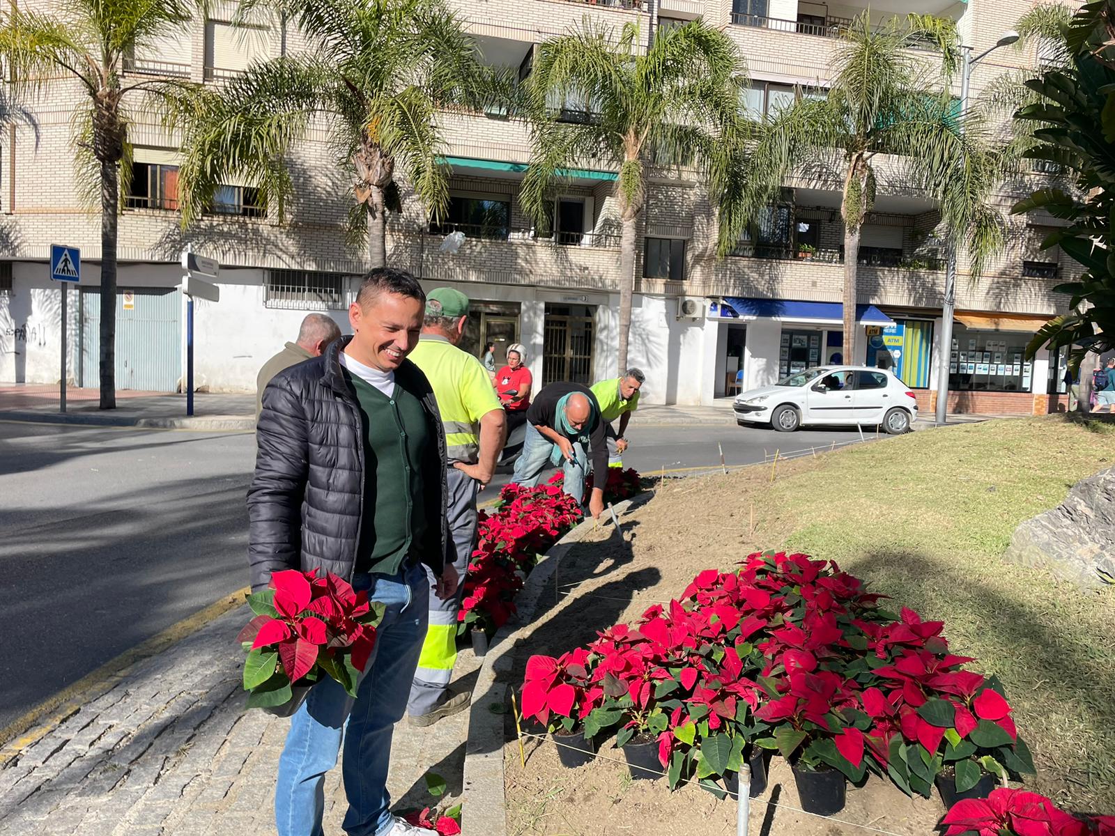 Llegan los pascueros a los jardines de Almuñécar como anuncio previo a la llegada de la Navidad